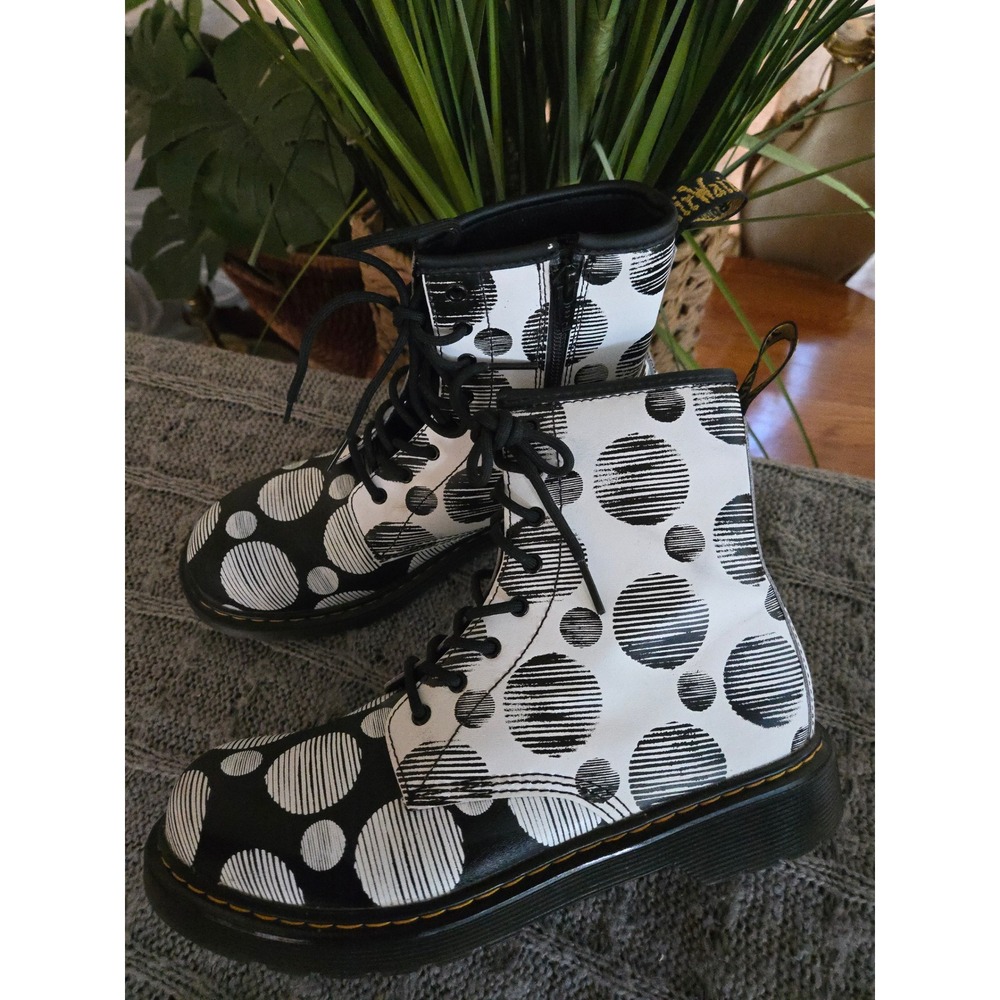 DR. MARTENS Scribble Polka Dot Black White Leather Zip Combat Boots Womens 8